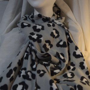 Old Navy Fleece Scarf,Gray/Blk/Wht Animal Print